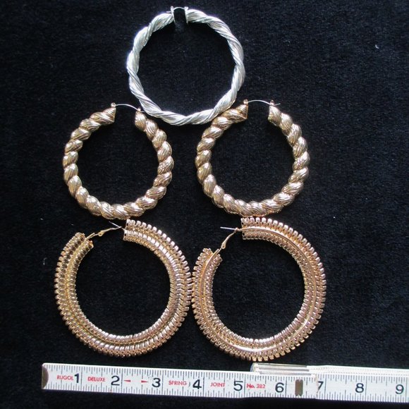 BUNDLE OF GLAM TWIST HOOP EARRINGS - Picture 14 of 14